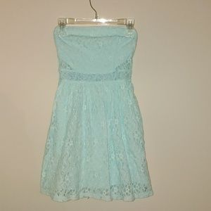 Girls strapless dress.